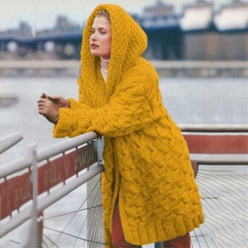 Damkofta lång – Oversize passform – Mjuk stickning – Kabelstickad – Huva öppet fram