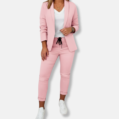 Giulia Blazer och Avsmalnande Joggerbyxor Tvådelat Set | Enfärgad Tvådelad Kostym med Öppen Framsida