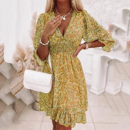 Damklänning – Avslappnad passform – V-ringning – Puffärm – Andningsbart tyg – Volangfåll