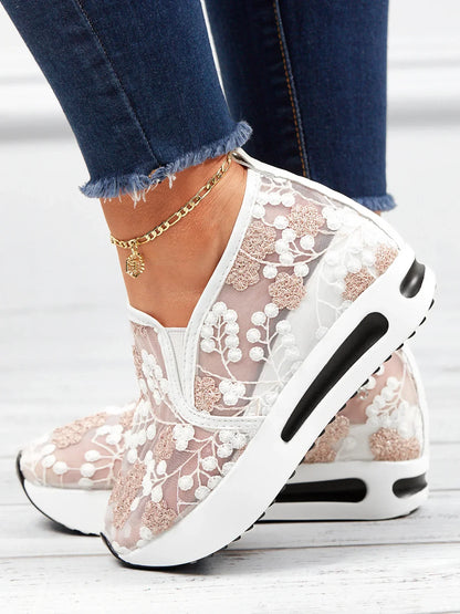 Dam Sneakers – Plattformssula – Mesh med Blommig Brodyr – Bekväma Slip-on