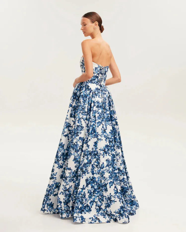 Damklänning maxi – Axelbandslös – Figurnära liv – Utsvängd kjol – Blommig festklänning