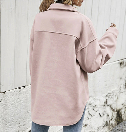 Damjacka – Oversize Passform – Mjuk Värmande Textur – Knäppning – Bröstfickor