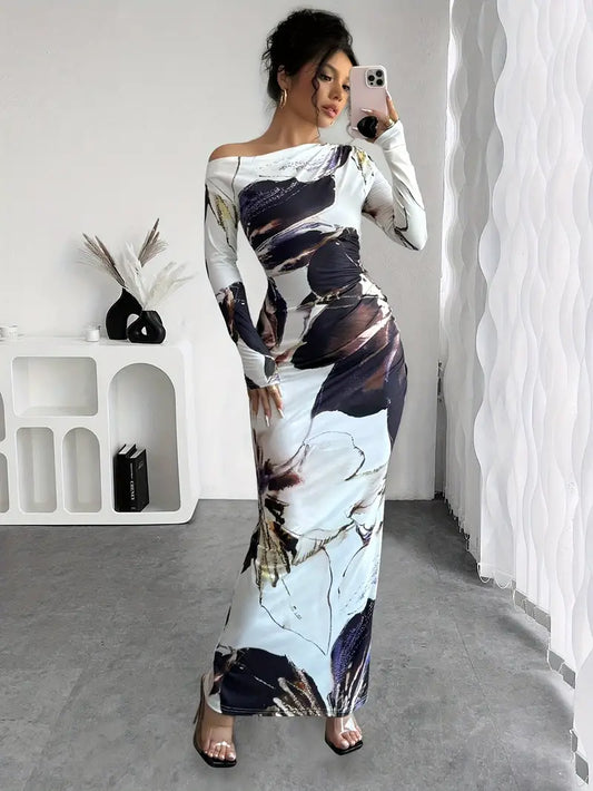 Dam Maxiklänning – Figurnära Passform – Off Shoulder – Långa Ärmar – Mönstrad Design