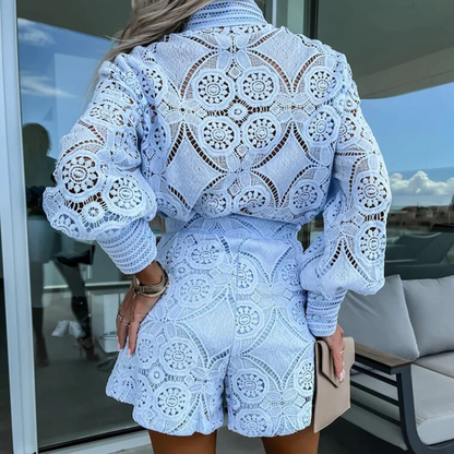 Dam playsuit - Elegant spets - Puffärm - Knäppning framtill - Figursydd midja
