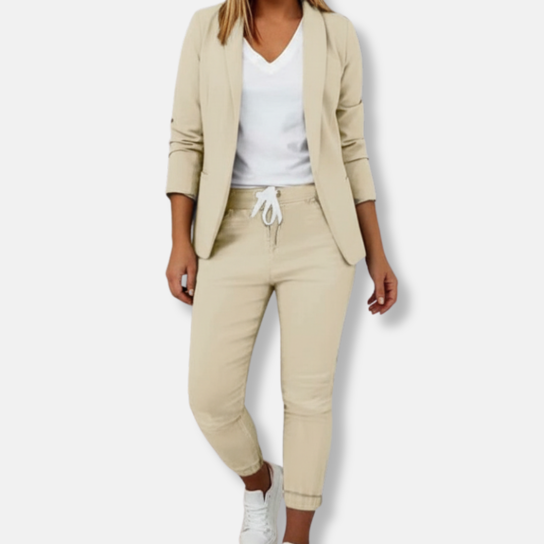 Giulia Blazer och Avsmalnande Joggerbyxor Tvådelat Set | Enfärgad Tvådelad Kostym med Öppen Framsida