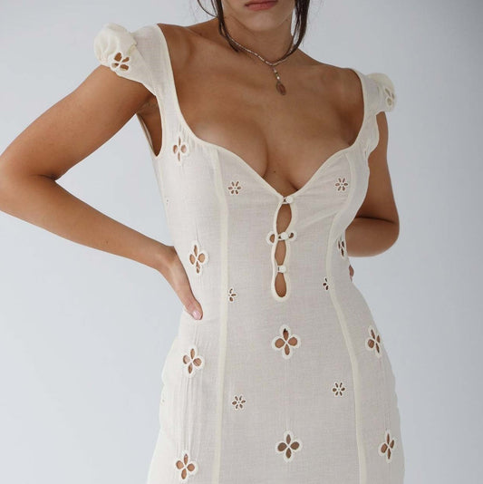 Klänning dam – Mellanlång – Figurnära passform – Broderade blommor – V-ringning