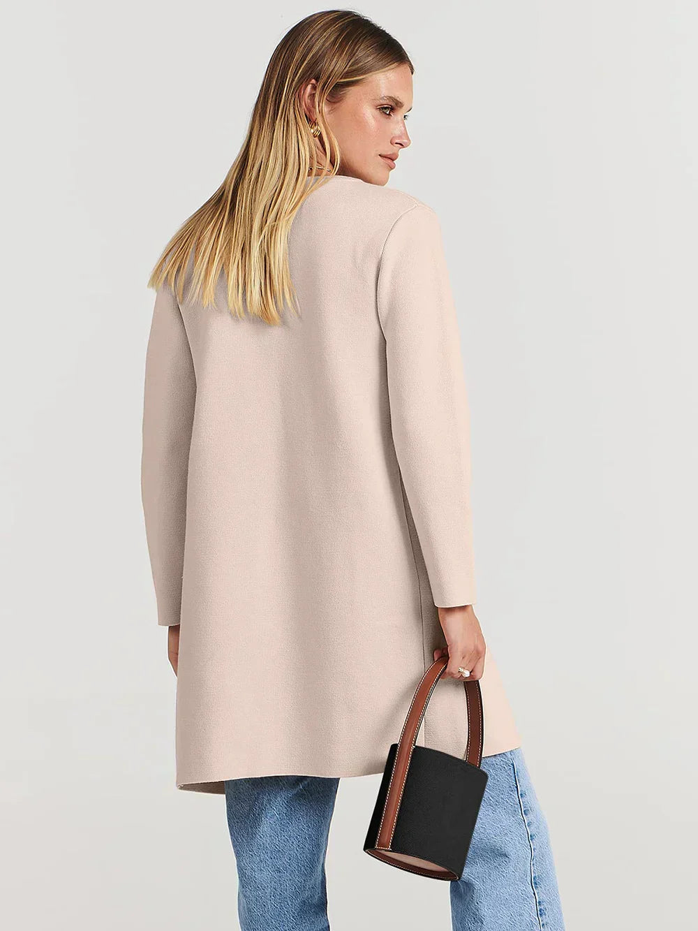 Damkappa – Avslappnad Passform – Rak Siluett – Mjuk Yta – Breda Slag – Minimalistisk Stil