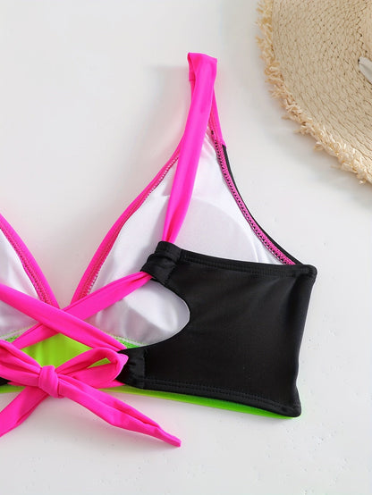Dam Bikini – V-ringad Topp – Hög Midja – Figurnära Passform – Rynkade Axelband