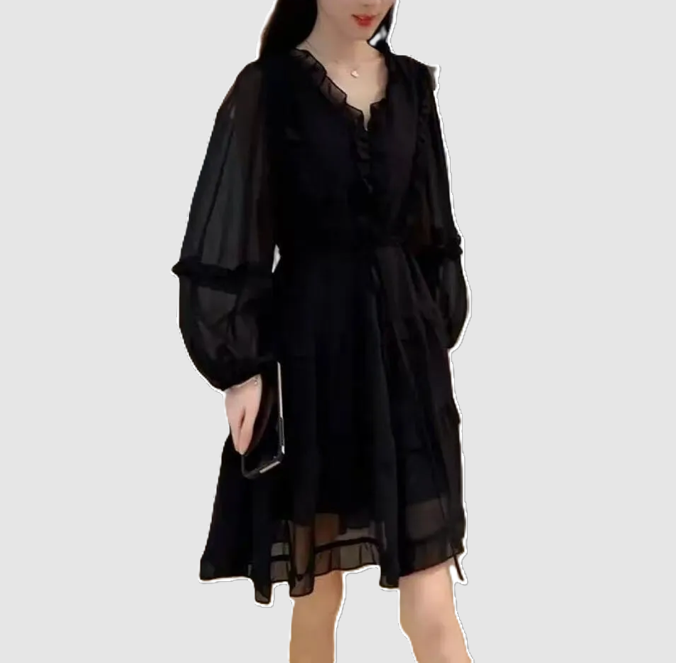 Elegant svart damklänning - V-ringad - Volangkant - Långa ärmar