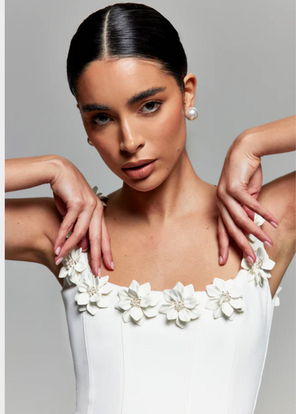 Damklänning – Figurnära Liv – A-linjeskuren – Blomdekorerad Halsringning