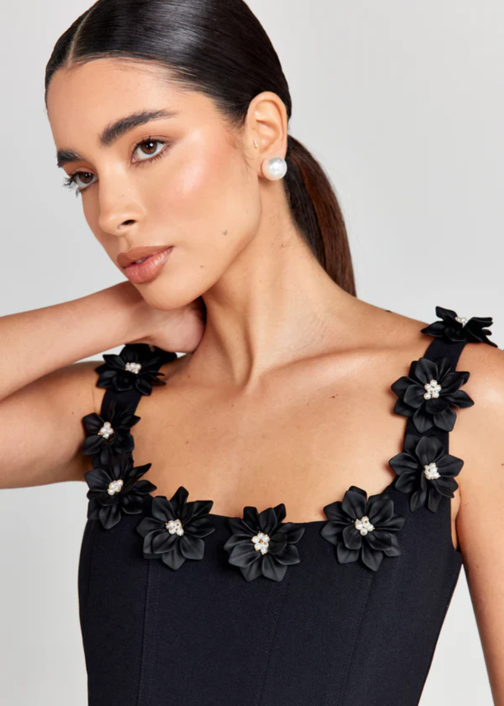 Damklänning – Figurnära Liv – A-linjeskuren – Blomdekorerad Halsringning