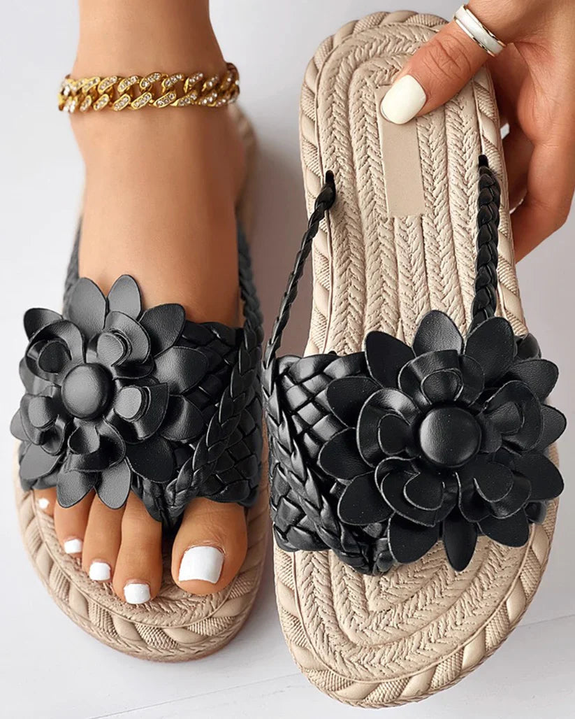 Damsandaler – Blommig Dekor – Flätade Remmar – Platt Sula – Elegant och Bekväm