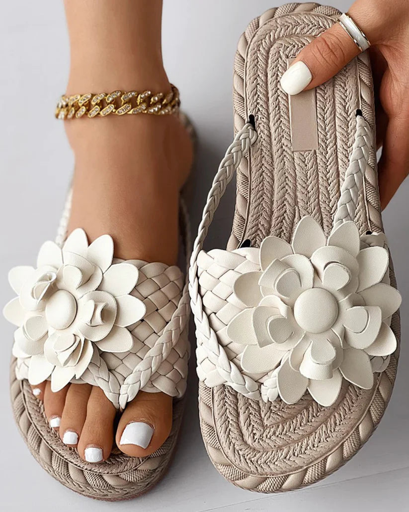Damsandaler – Blommig Dekor – Flätade Remmar – Platt Sula – Elegant och Bekväm