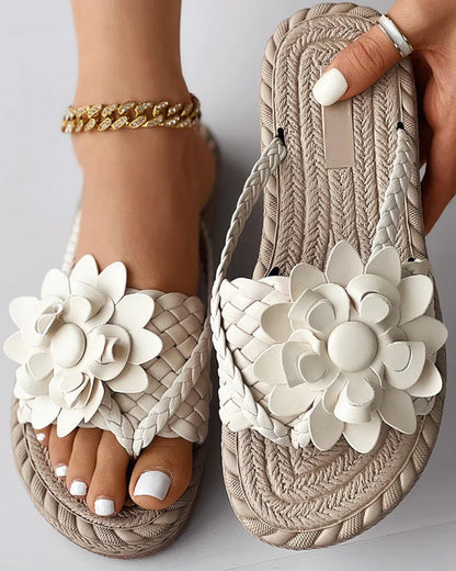 Damsandaler – Blommig Dekor – Flätade Remmar – Platt Sula – Elegant och Bekväm