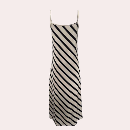 Dam Klänning – Lång Slipmodell – Diagonala Ränder – Spagettiband – Elegant Passform