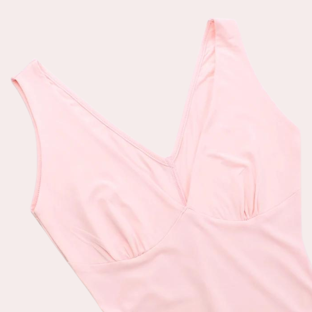 Damtoppklänning – V-ringad – Ärmlös – Asymmetrisk Volangkant – Elegant och Stilren