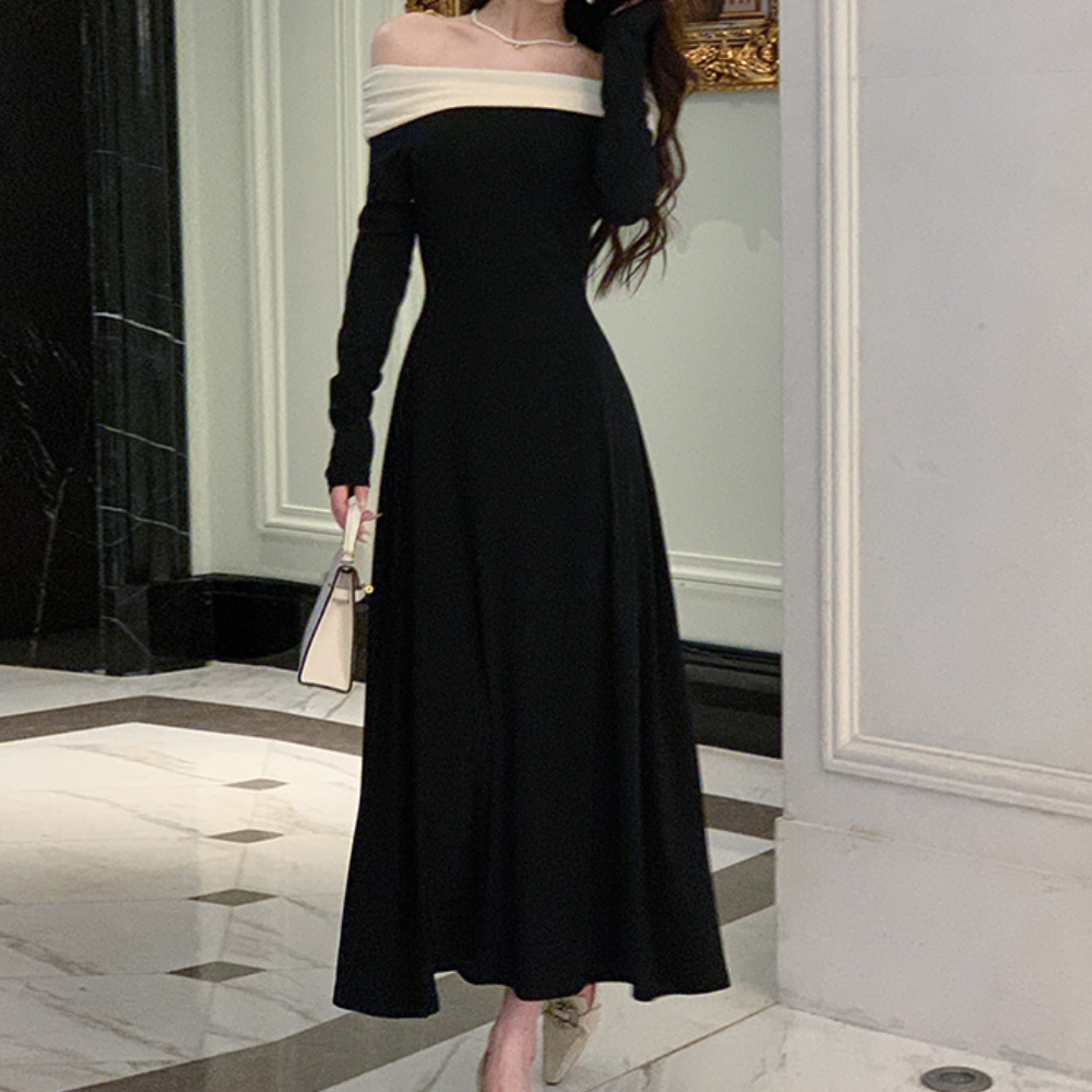 Damklänning Off-Shoulder – Hellång – Figurnära Passform – Långa Ärmar – Elegant Design