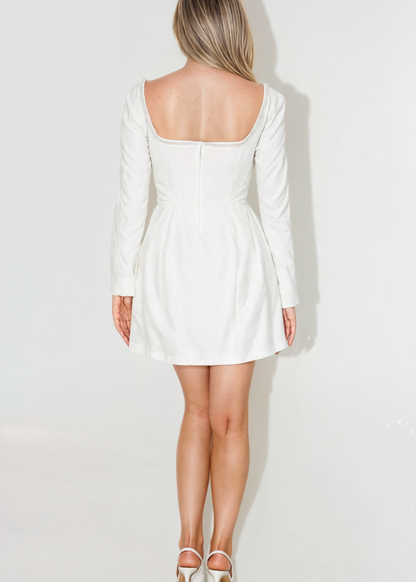 Damklänning A-linjeformad – Miniklänning med Pärldetaljer – Lång Ärmslut – Fyrkantig Ringning