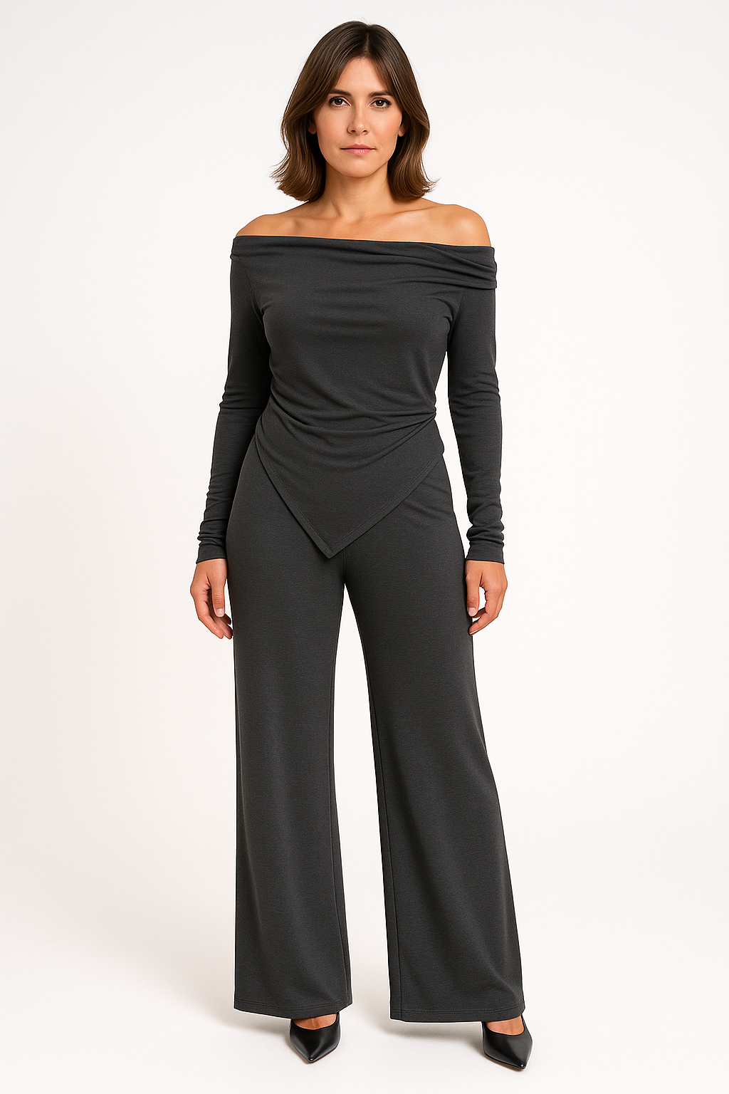 Damset i stickat tyg – Off-shoulder topp med asymmetrisk fåll – Vida byxor