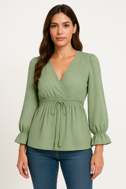 Damtop med V-ringning – Lång puffärm – Knytmidja – Spetsdetalj – Lös passform