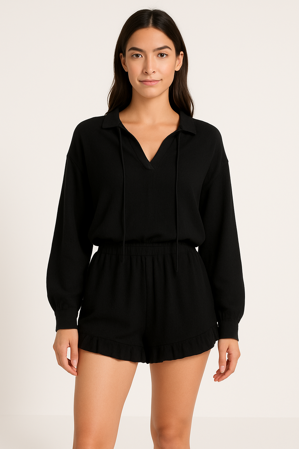 Damset – V-ringad topp med ballongärm – Shorts med volang – Avslappnad passform
