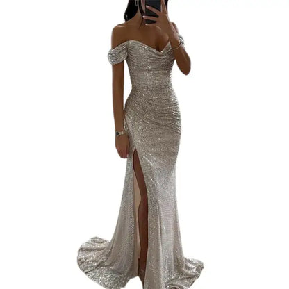 Kvinnors aftonklänning - Paljettdekorerad - Off-shoulder - Figurnära med hög slits