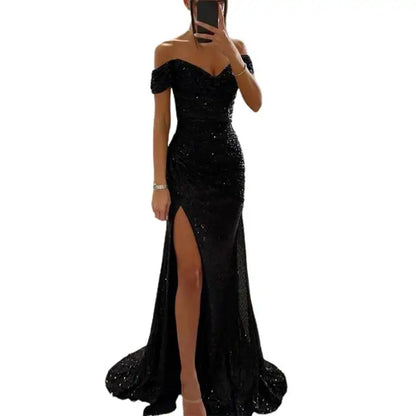 Kvinnors aftonklänning - Paljettdekorerad - Off-shoulder - Figurnära med hög slits