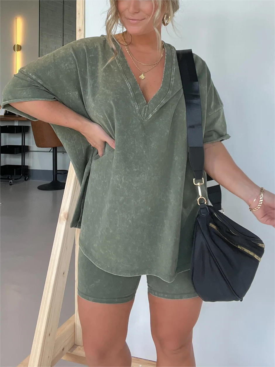 Dam T-shirt Oversized – V-ringning – Kortärmad – Cykelshorts Set – Bekväm Passform