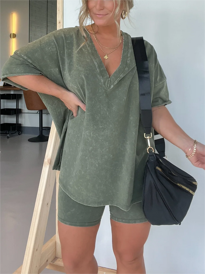 Dam T-shirt Oversized – V-ringning – Kortärmad – Cykelshorts Set – Bekväm Passform