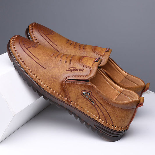 Herrloafers – Slip-on design – Mjuk textur – Dekorsömmar – Lättviktssula