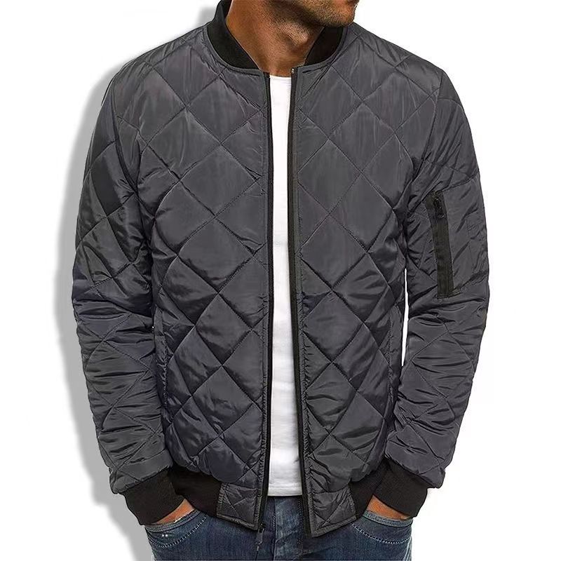 Herrjacka quiltad – Regular fit – Diamantmönster – Ribbstickad kant – Ärmficka med dragkedja