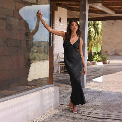 Damklänning – Satinkänsla – Smickrande Smal Passform – V-ringad – Ärm lös – Öppen Rygg – Slits