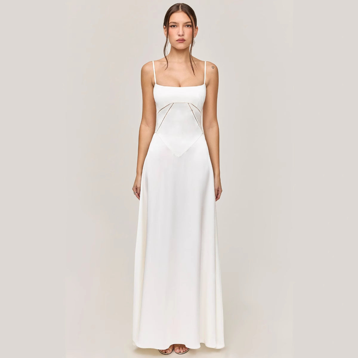 Damklänning – Slim Fit – A-linjeformad – Spagettiband – Spetsdetaljer – Midi