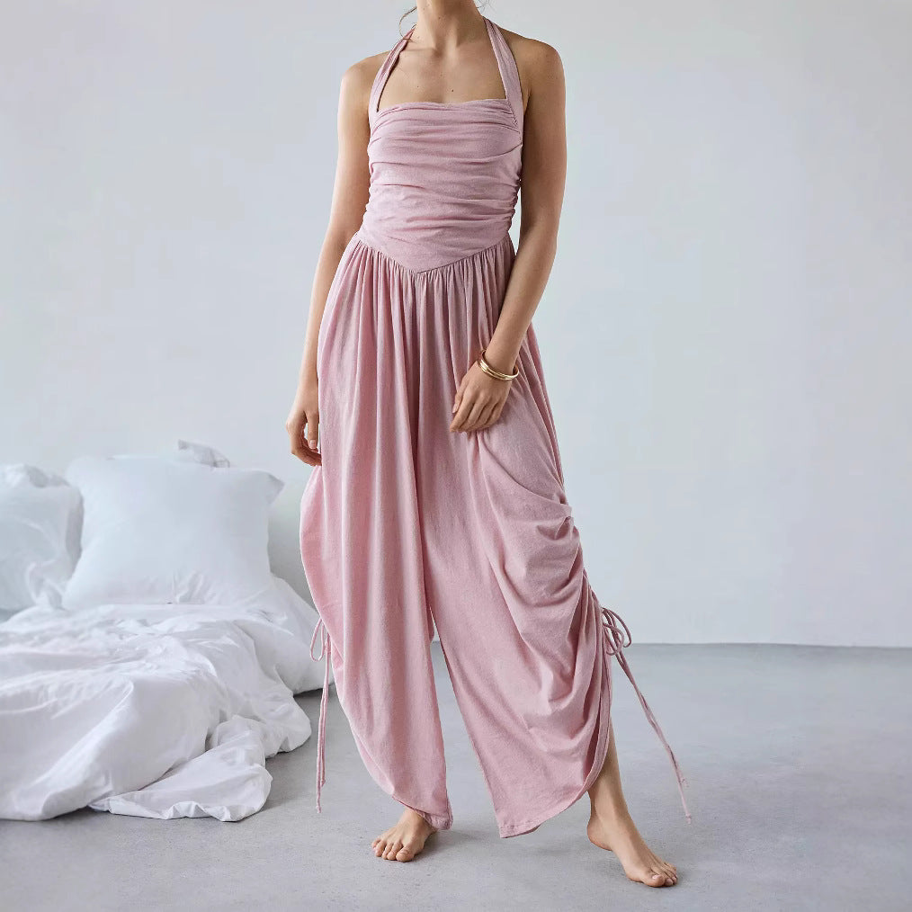 Dam jumpsuit – halterneck – draperade vida ben – rynkad överdel – justerbara sidor