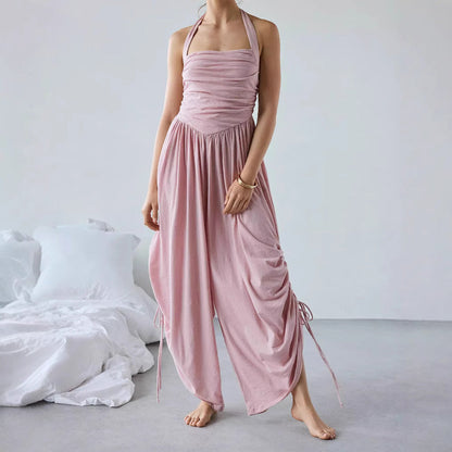 Dam jumpsuit – halterneck – draperade vida ben – rynkad överdel – justerbara sidor