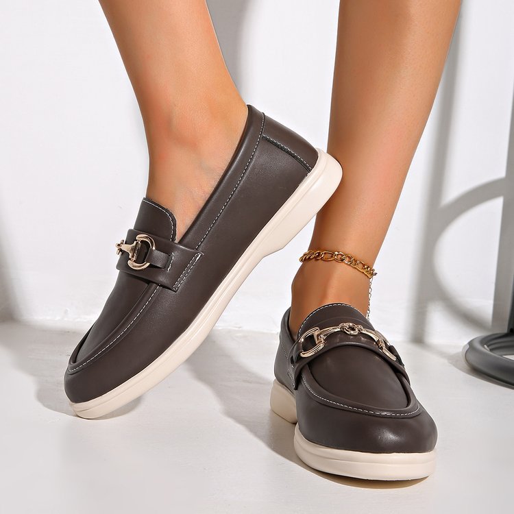 Damloafers – Elegant Slip-in Design – Rund Tå – Metalldekor – Smidig Passform