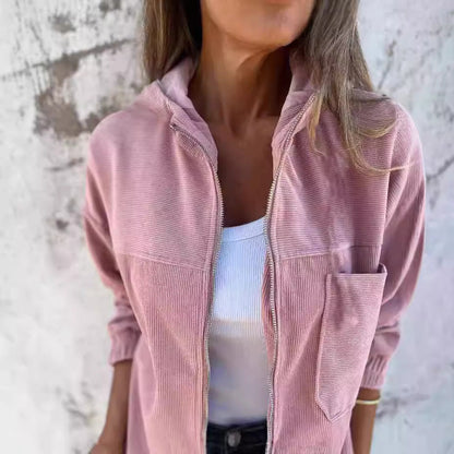 Damjacka med luva – Avslappnad passform – Mjuk manchesterribb – Dragkedja och fickor