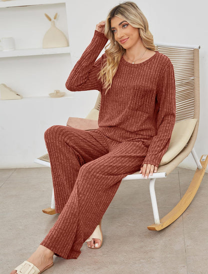 Dam Lounge Set – Ribbstickad Trikå – Avslappnad Passform – Långärmad Topp & Byxa
