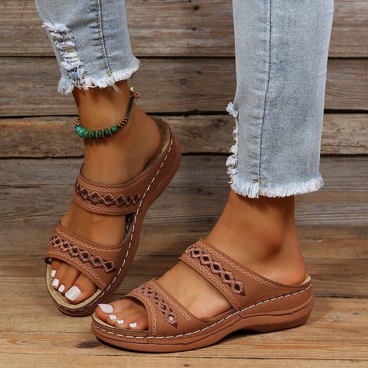 Dam Sandaler med Kilklack – Slip-In Modell – Retro Utskurna Remmar – Bekväm Passform