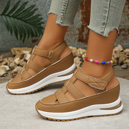 Damklackskor – Stängd tå – Utskuret mönster – Justerbar rem – Platåsula