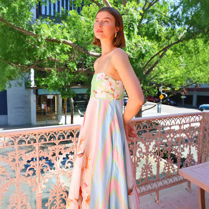 Damklänning maxi – Flowy passform – Spagettiband – Bomull – Graffitimönster