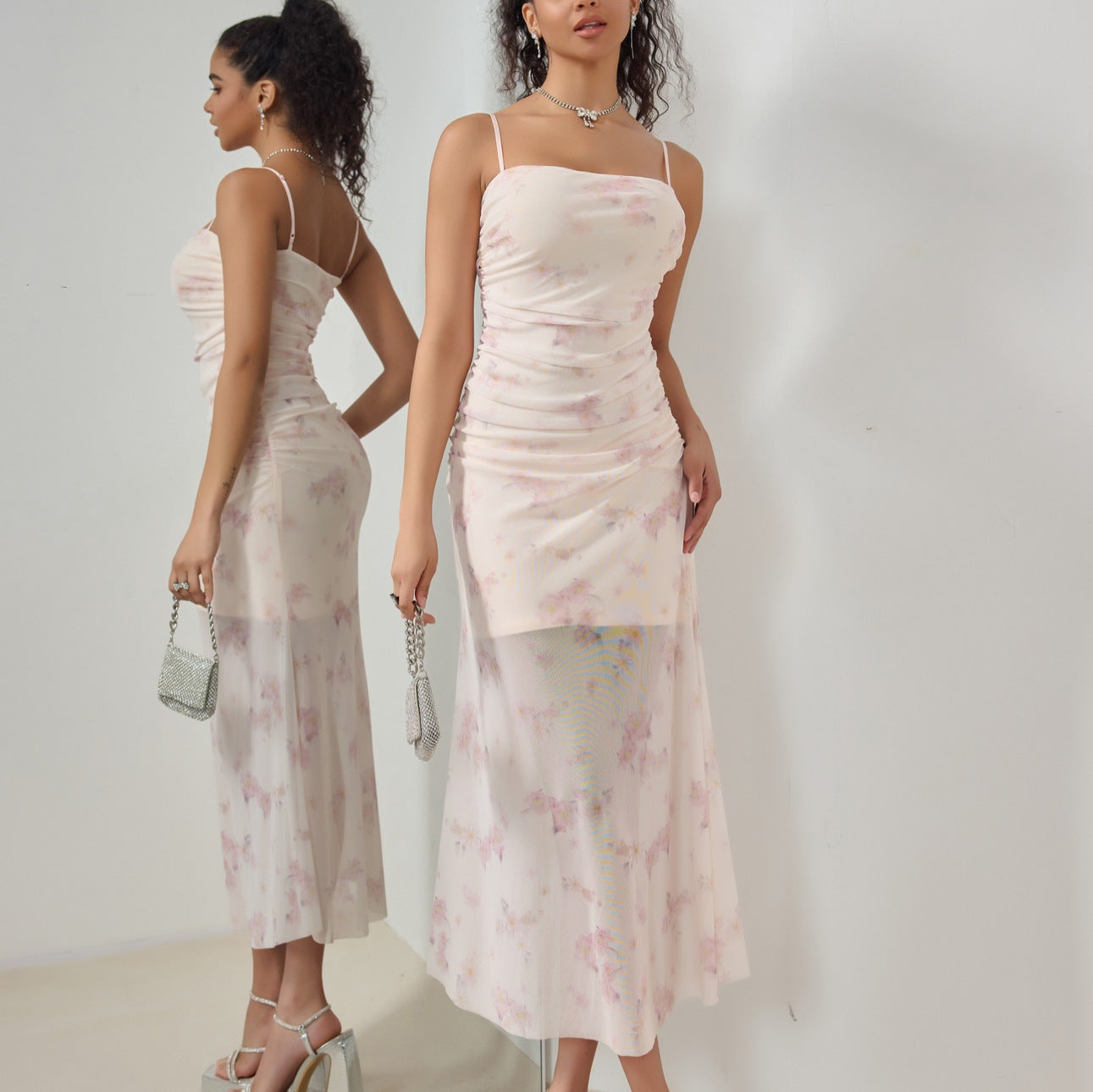 Damklänning – Ärmös Maxiklänning – Slim Fit – Rynkad Liv – Spagettiband – Sjöjungfrusiluett