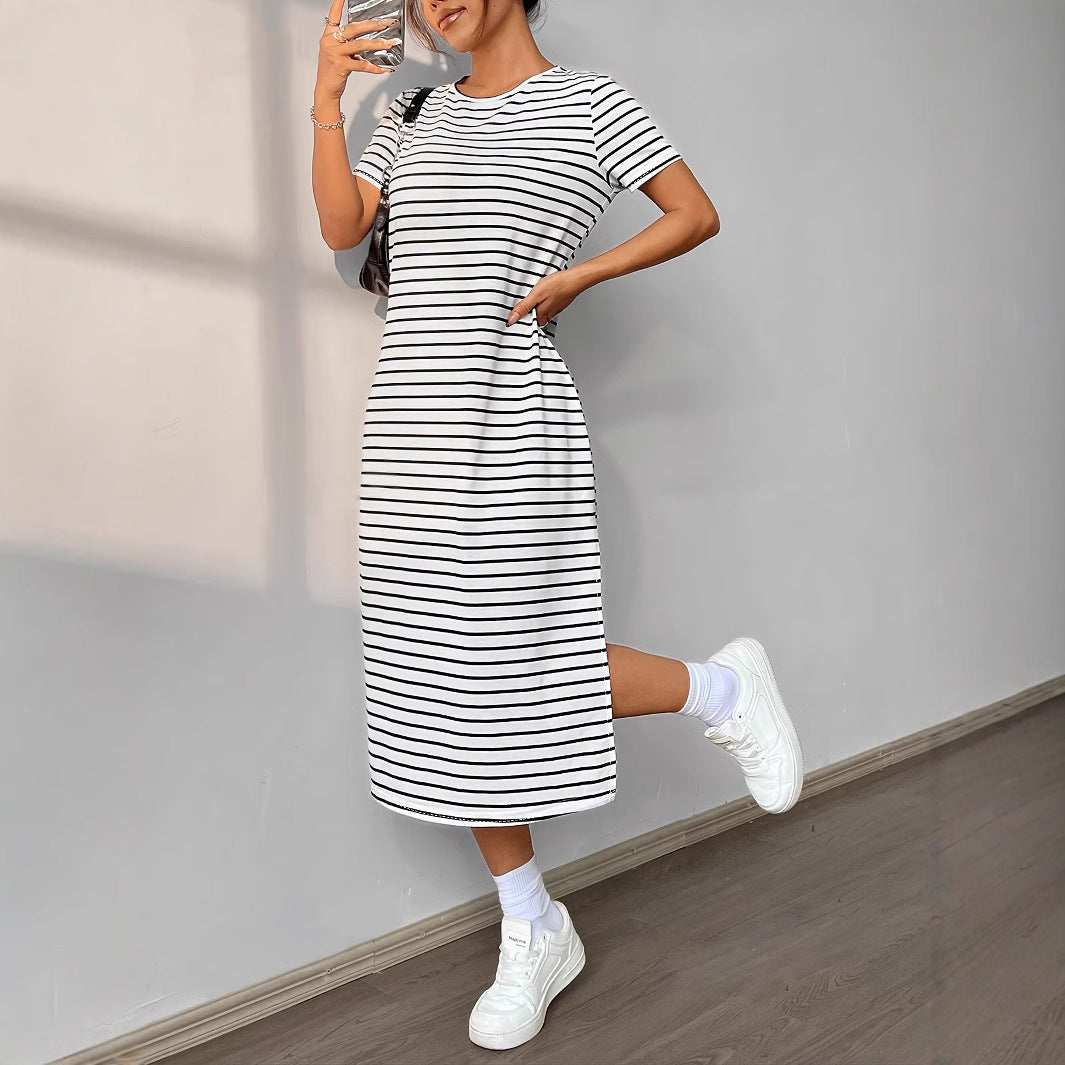 Damklänning midi – Avslappnad passform – Randigt mönster – Mjuk stickad – Sidoslits