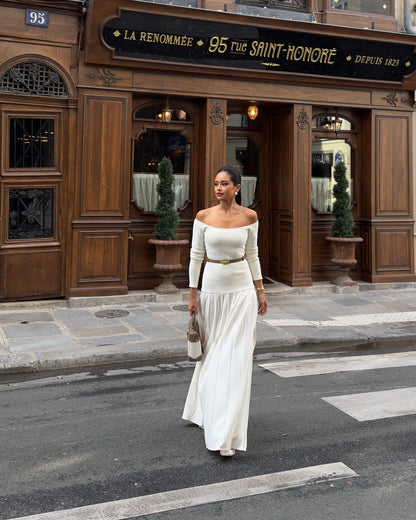 Damklänning off shoulder – figurnära överdel – lång ärm – plisserad maxikjol