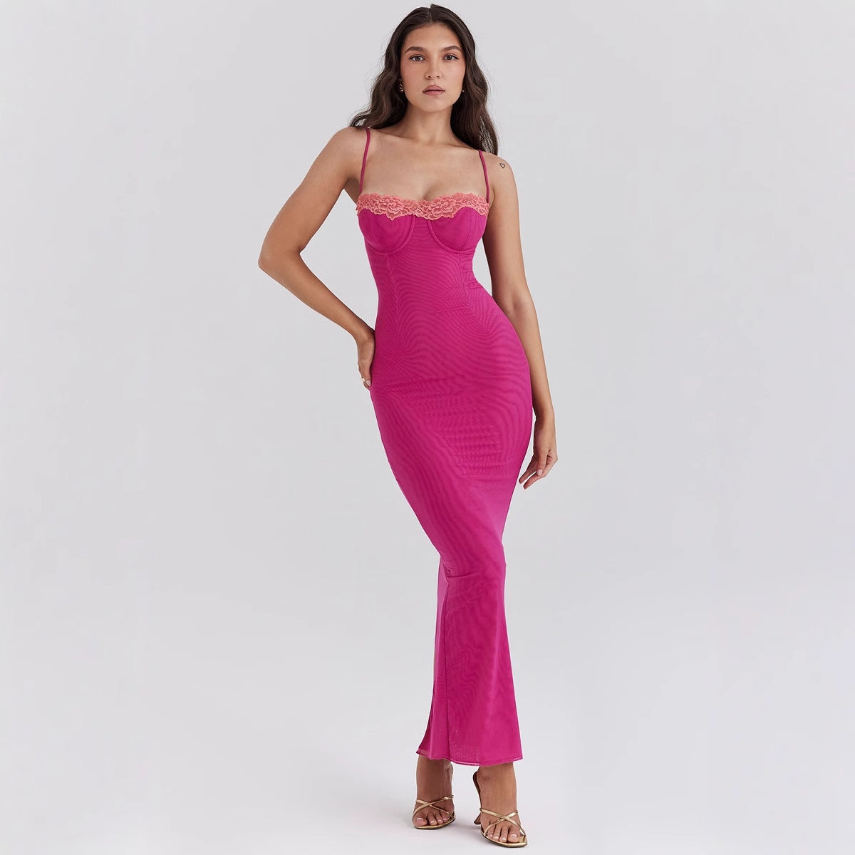 Damklänning maxi – Slim fit – Spetsdetalj – Spagettiband – Skir fåll