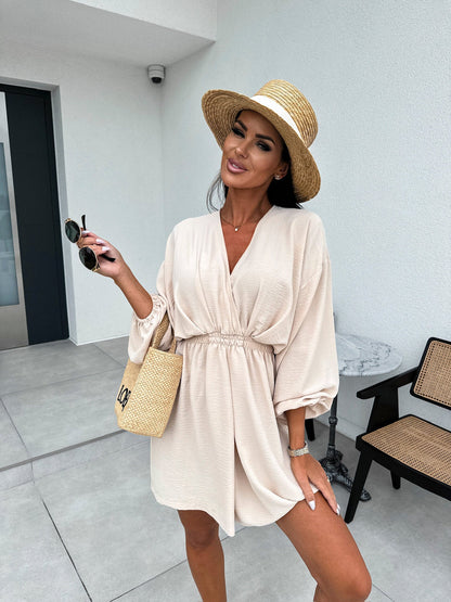 Damklänning – V-ringning – Lätt tyg – Avslappnad passform – Lång ärm – Markerad midja