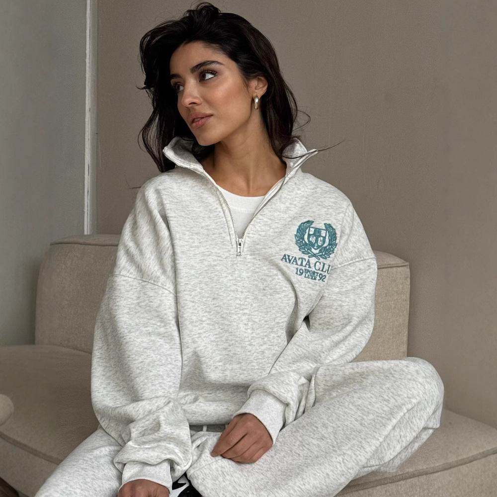 Damtröja – Oversized Passform – Halv Dragkedja – Broderad Front – Bomullsblandning