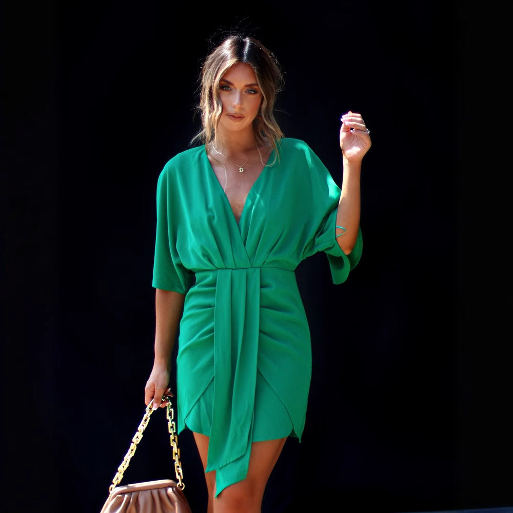 Damklänning Skater – Djup V-ringning – Draperat Midjeparti – Andningsbar Mini