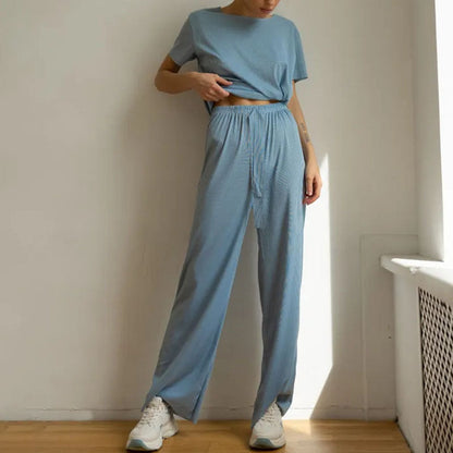 Dam Lounge Set – Kortärmad Topp – Croppad Passform – Vida Byxor – Mjuk Andningsbar Textil