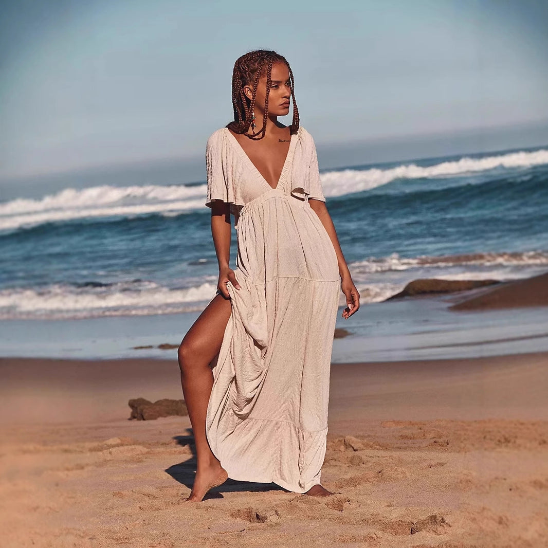 Damklänning maxi – Lös passform – Djup V-ringning – Öppen rygg – Hög slits – Lätt tyg